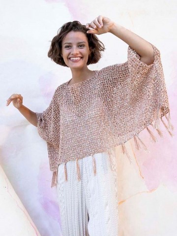 Celeste poncho model 7