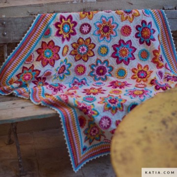 Kit flowers forever cal kit basic merino gehaakte bloemdeken